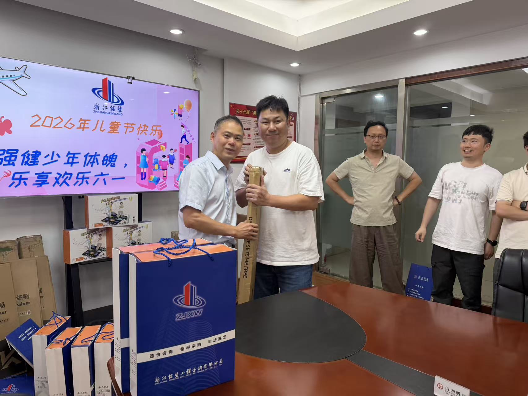 185cf29aaff87ef6c9425d3a26003bfa - 副本.jpg